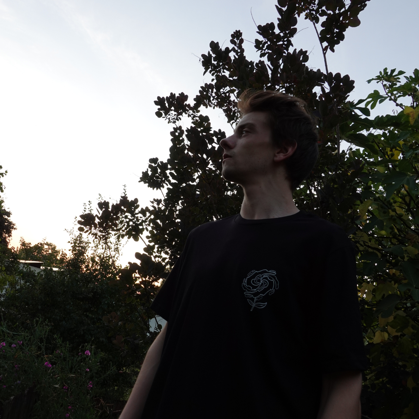 T-shirt Flower Logo
